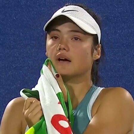 Сорана Кырстя одержала победу над Эммой Наварро в напряженном матче турнира WTA в Дубае