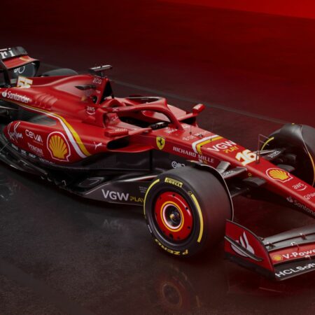 Хэмилтон впервые протестировал болид Ferrari 2024 года