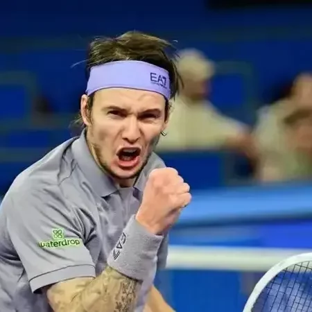 Александр Бублик выбыл из турнира в Марселе во втором круге