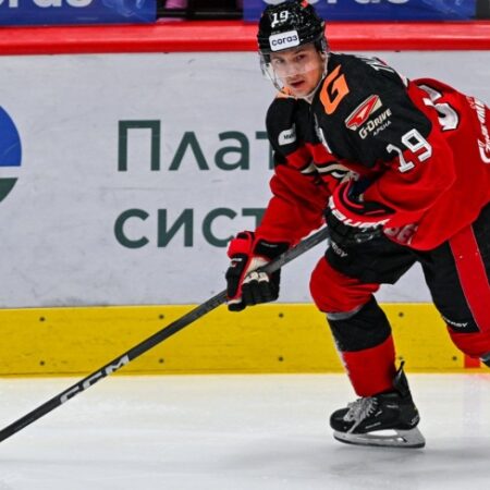 «Авангард» вырвал победу у «Торпедо» в напряженном матче КХЛ