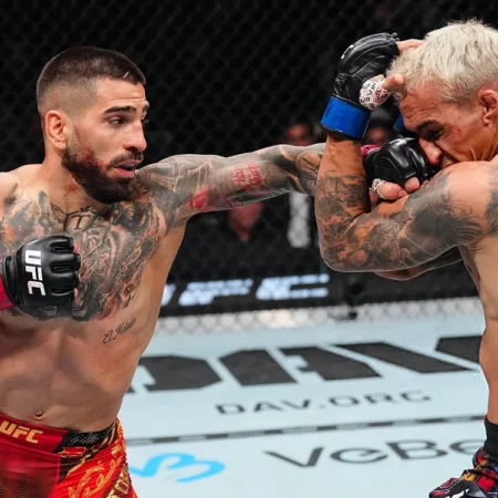 Илия Топурия выиграл титульный бой на Cage Warriors в 2018 году, но остался без пояса