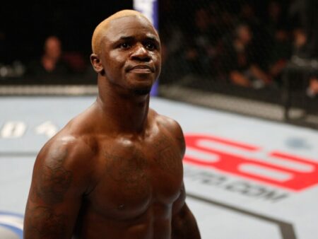 Ветеран UFC Мелвин Гиллард терпит 11-е поражение подряд от непобежденного проспекта, выйдя на бой за сутки
