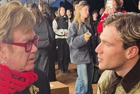 Элтон Джон и Джек Дрейпер: Встреча двух звезд на показе Burberry
