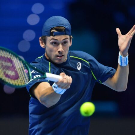 Якуб Меньшик выходит в четвертьфинал турнира ATP 500 в Пекине