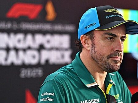 Алонсо показал лучшее время в первой практике Гран-при Сингапура F1