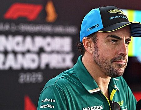 Алонсо показал лучшее время в первой практике Гран-при Сингапура F1