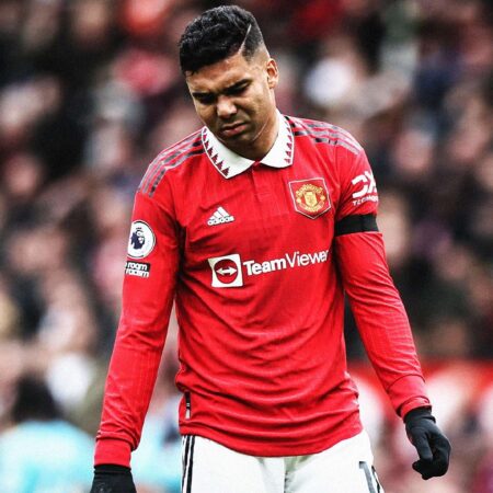 «Манчестер Юнайтед» предложит новый контракт опытному игроку на фоне интереса со стороны саудовских клубов