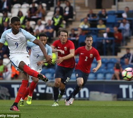 Возвращение формы: Звезда «Тоттенхэма» Мур оформил хет-трик за сборную Англии U19