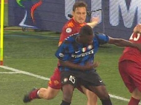 Франческо Тотти: «Балотелли был высокомерен и заносчив, поэтому я его ударил»