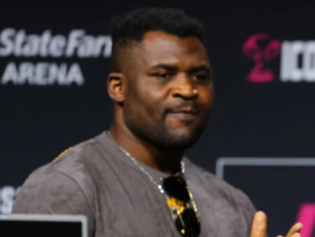 Фрэнсис Нганну готовит нечто «особенное» для своего возвращения в ММА