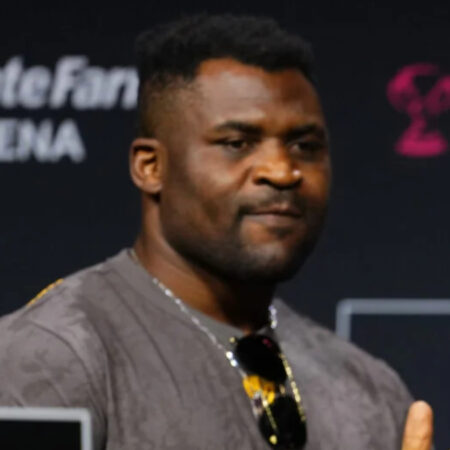 Фрэнсис Нганну готовит нечто «особенное» для своего возвращения в ММА