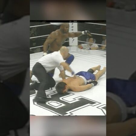 «Казнь по телевидению»: Поздний нокаут-сенсация в ММА, взбудораживший фанатов