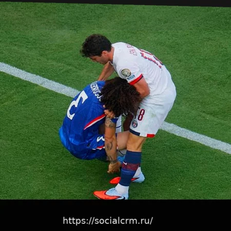 VAR показал красную карточку после инцидента с хватанием за волосы на Олд Траффорд